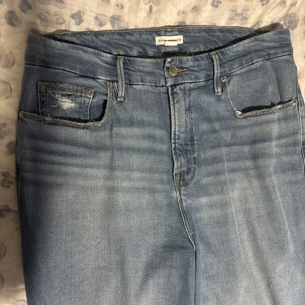 Good American Women’s Light Wash Distressed Jeans Size 15 Style GCC802T 1352